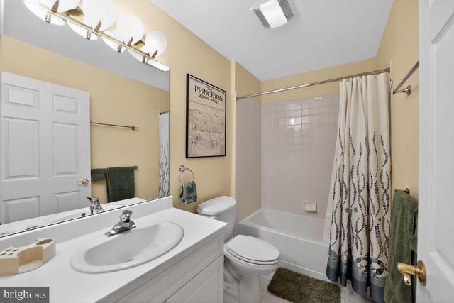 4 EMPRESS CT, Princeton, NJ 08540