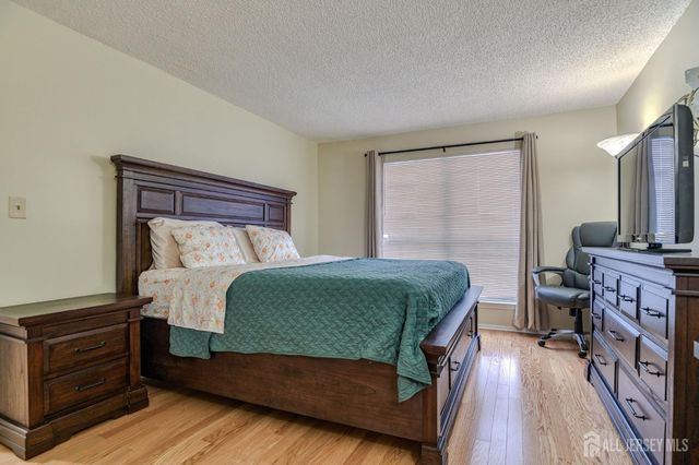 252 Kempsey Drive, North Brunswick, NJ 08902