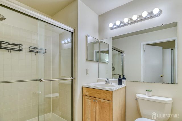 252 Kempsey Drive, North Brunswick, NJ 08902