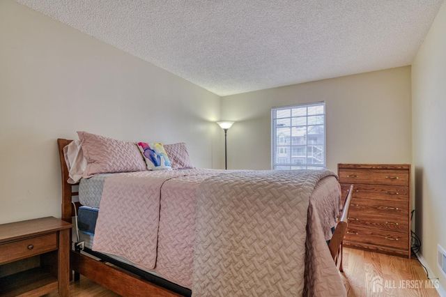 252 Kempsey Drive, North Brunswick, NJ 08902