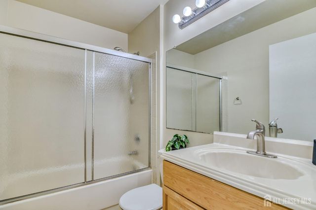 252 Kempsey Drive, North Brunswick, NJ 08902