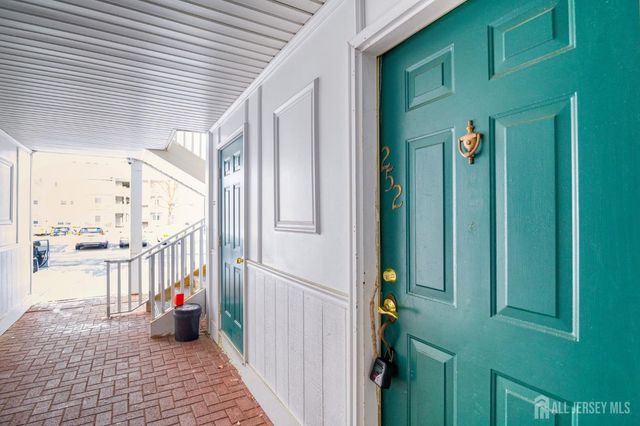 252 Kempsey Drive, North Brunswick, NJ 08902