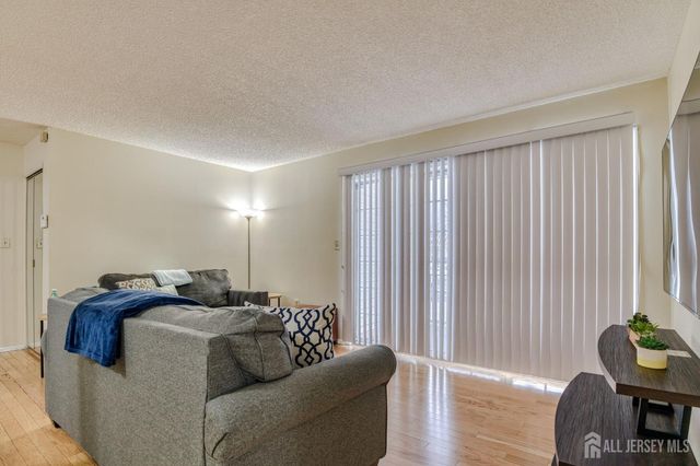 252 Kempsey Drive, North Brunswick, NJ 08902