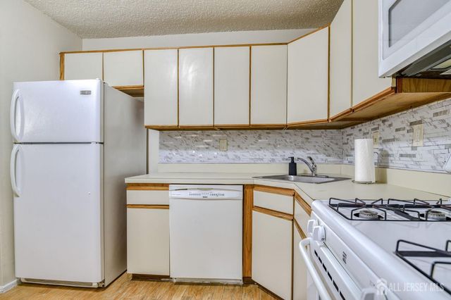 252 Kempsey Drive, North Brunswick, NJ 08902