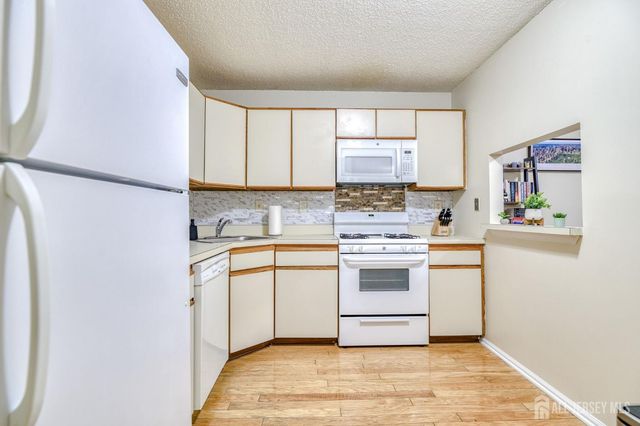 252 Kempsey Drive, North Brunswick, NJ 08902