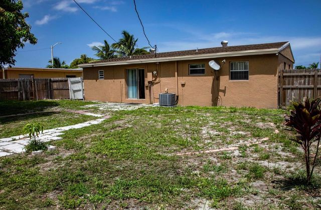 465 Waseca DR Drive, Lake Worth, FL 33462