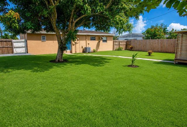465 Waseca DR Drive, Lake Worth, FL 33462