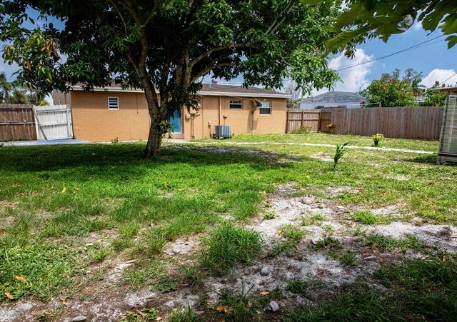 465 Waseca DR Drive, Lake Worth, FL 33462