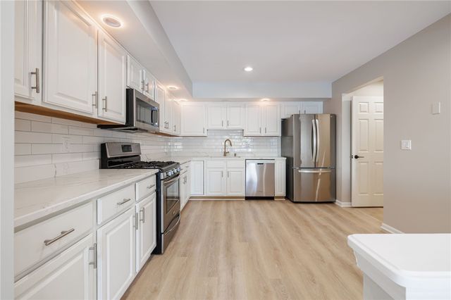 1103 Hillsboro Cove Circle, Webster, NY 14580