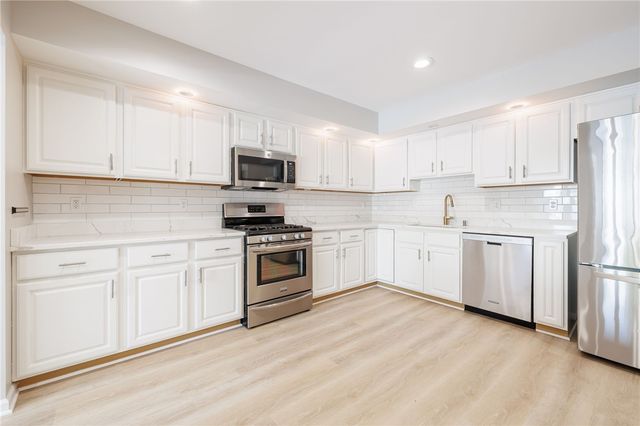 1103 Hillsboro Cove Circle, Webster, NY 14580