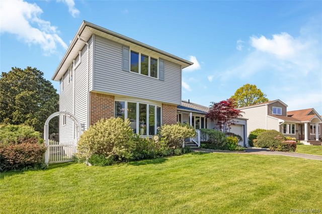18 Tacoma Lane, Syosset, NY 11791