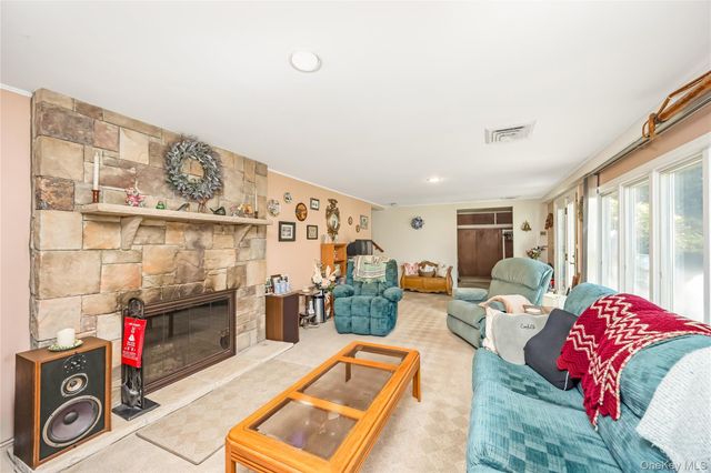 18 Tacoma Lane, Syosset, NY 11791