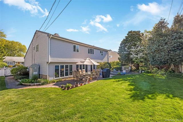 18 Tacoma Lane, Syosset, NY 11791