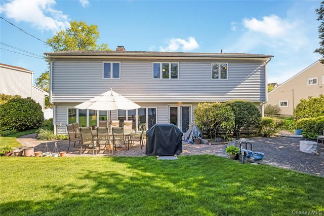 18 Tacoma Lane, Syosset, NY 11791