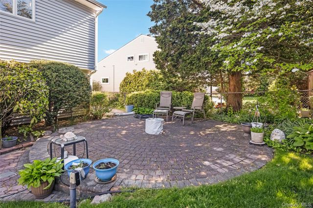 18 Tacoma Lane, Syosset, NY 11791
