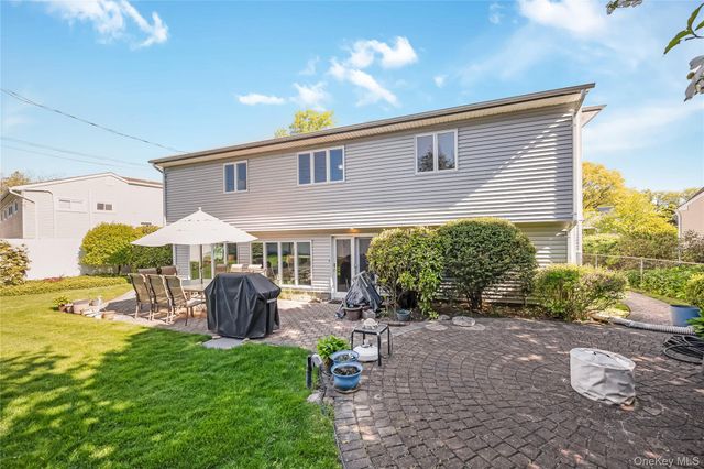 18 Tacoma Lane, Syosset, NY 11791