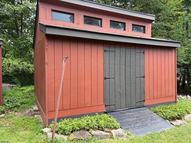 5 Agnes Ln, Holland Twp., NJ 08848