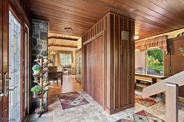 5 Agnes Ln, Holland Twp., NJ 08848