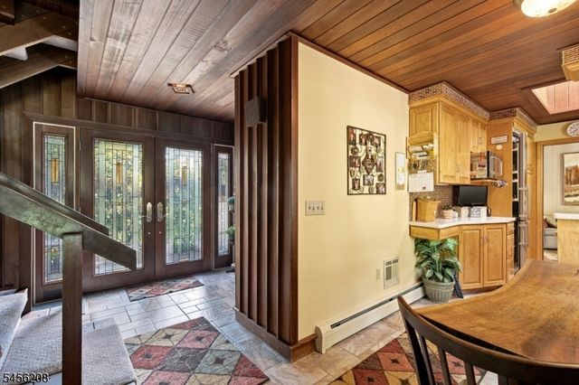 5 Agnes Ln, Holland Twp., NJ 08848
