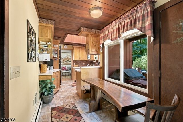 5 Agnes Ln, Holland Twp., NJ 08848