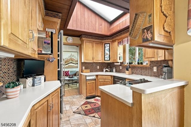 5 Agnes Ln, Holland Twp., NJ 08848