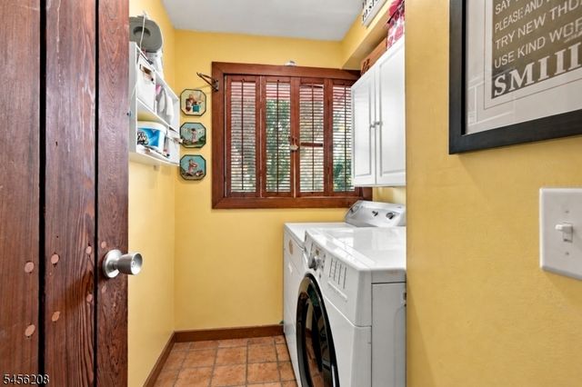 5 Agnes Ln, Holland Twp., NJ 08848