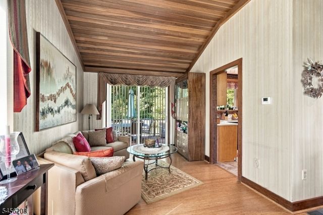 5 Agnes Ln, Holland Twp., NJ 08848