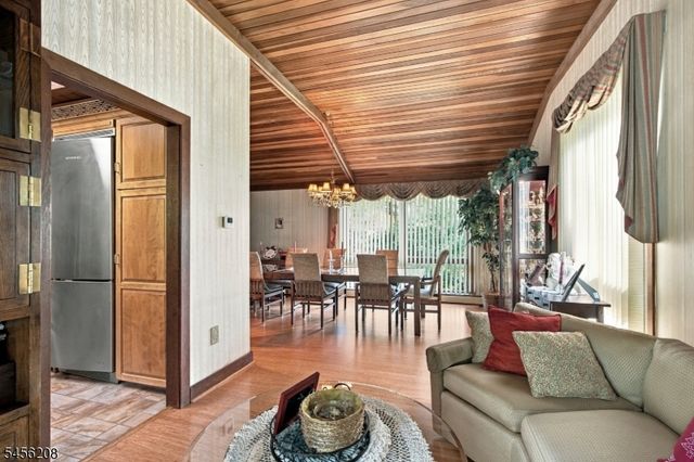 5 Agnes Ln, Holland Twp., NJ 08848