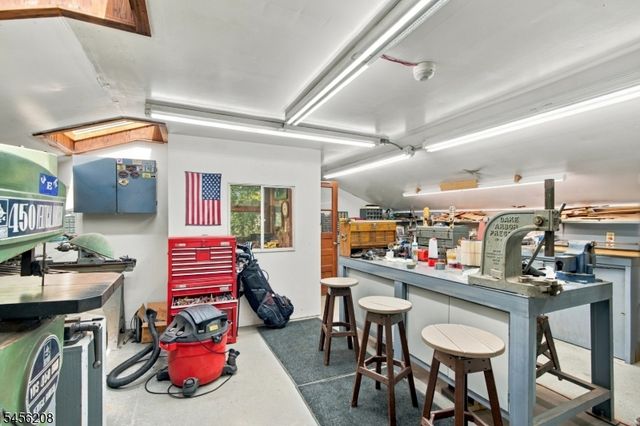 5 Agnes Ln, Holland Twp., NJ 08848