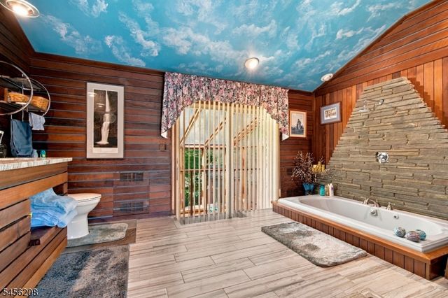 5 Agnes Ln, Holland Twp., NJ 08848