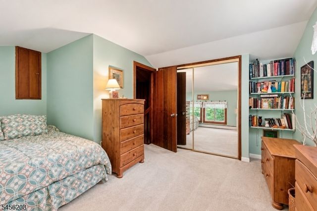 5 Agnes Ln, Holland Twp., NJ 08848