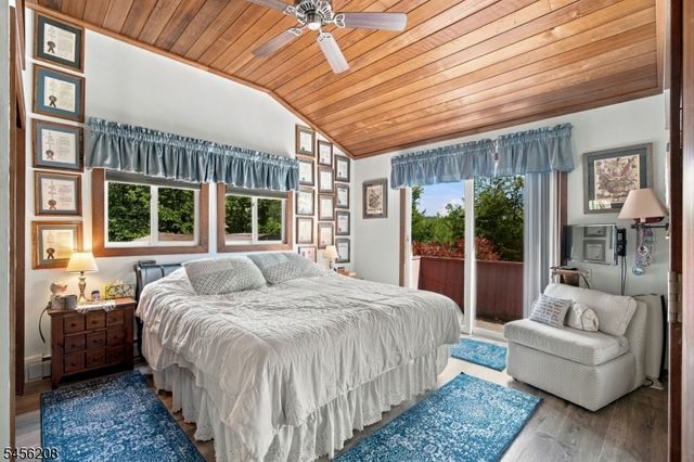 5 Agnes Ln, Holland Twp., NJ 08848