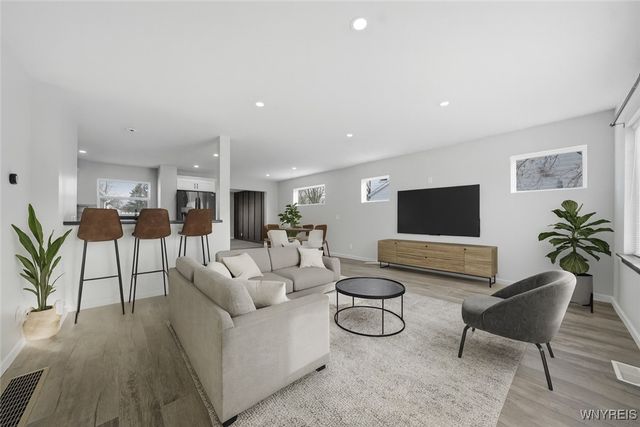 4596 Broadway, Cheektowaga, NY 14043