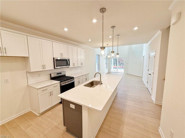 1545 Waltham LN, Newport News, VA 23608