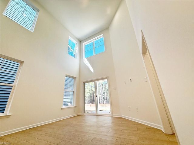 1545 Waltham LN, Newport News, VA 23608