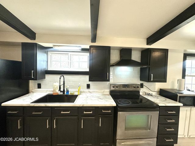 520 MERRY DALE DRIVE, Tipton, MO 65081