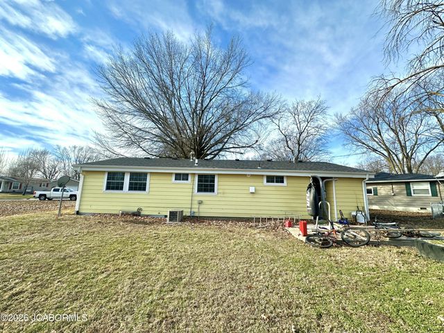 520 MERRY DALE DRIVE, Tipton, MO 65081