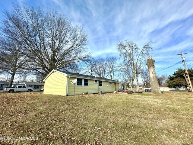 520 MERRY DALE DRIVE, Tipton, MO 65081