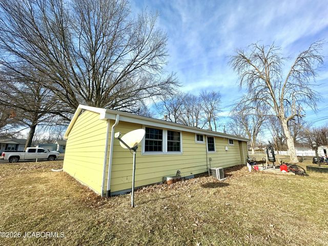 520 MERRY DALE DRIVE, Tipton, MO 65081