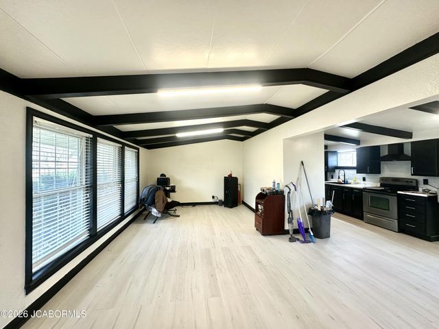 520 MERRY DALE DRIVE, Tipton, MO 65081