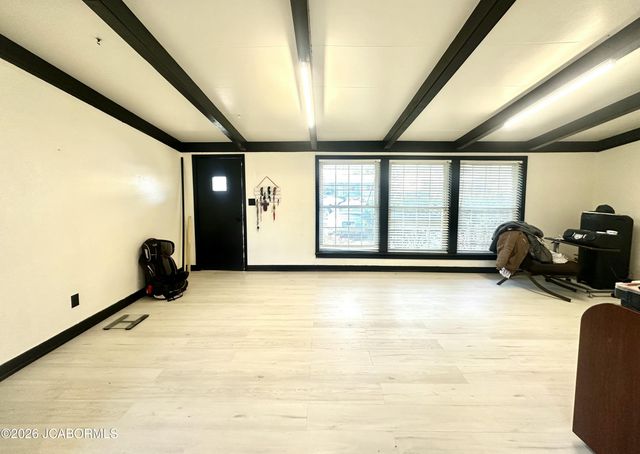 520 MERRY DALE DRIVE, Tipton, MO 65081