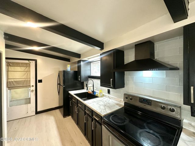 520 MERRY DALE DRIVE, Tipton, MO 65081