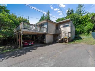 1140 OCEAN Ct, Coos Bay, OR 97420