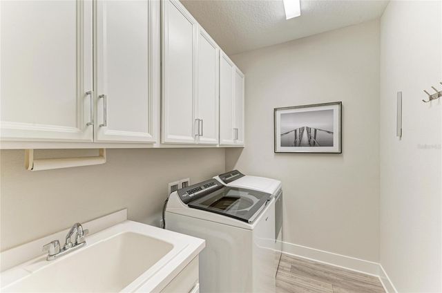 1021 CROSSWIND AVENUE, Sarasota, FL 34240