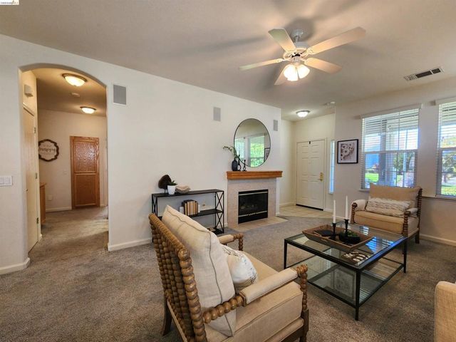642 Baldwin Dr, Brentwood, CA 94513