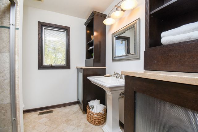 307 Anne Court, Prospect Heights, IL 60070