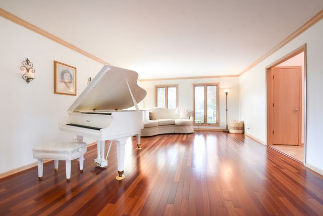 307 Anne Court, Prospect Heights, IL 60070