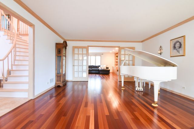 307 Anne Court, Prospect Heights, IL 60070