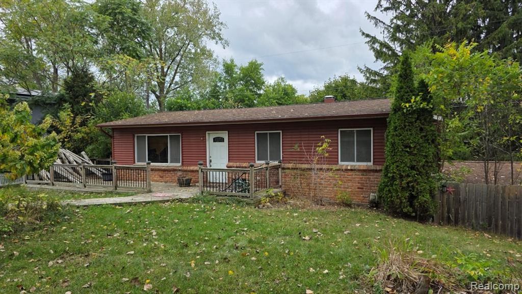 7901 Hillcrest, Clarkston, MI 48348