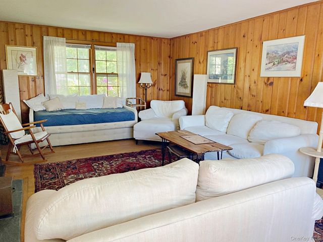 900 Mason Drive, Cutchogue, NY 11935